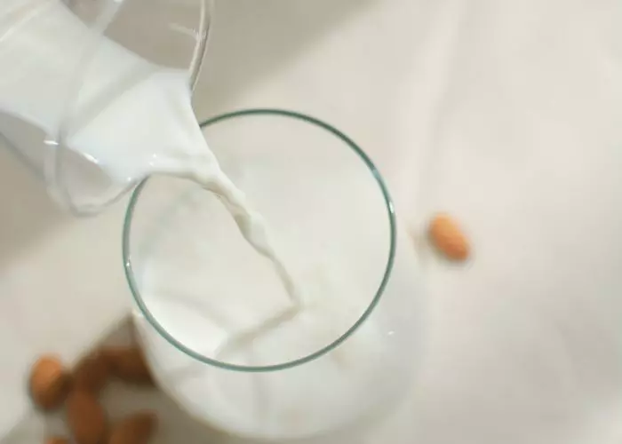 Diferencias entre la leche normal y almendras
